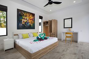 Modern 5 Bedrooms Pool Villa Curtis