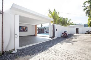 Modern 5 Bedrooms Pool Villa Curtis