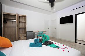 Modern 5 Bedrooms Pool Villa Curtis