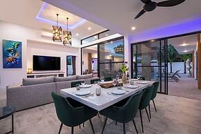 Modern 5 Bedrooms Pool Villa Curtis