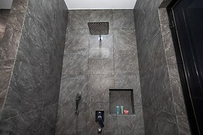 Modern 5 Bedrooms Pool Villa Curtis