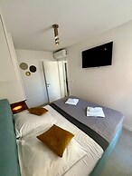 Salt & Stone-apartment with private pool
