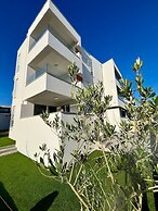 Salt & Stone-apartment with private pool