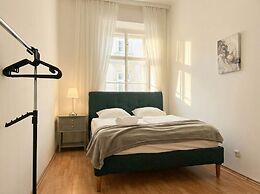 Modern 3BR Apartment Close to Belvedere