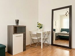 Modern 3BR Apartment Close to Belvedere