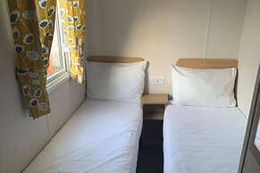 3 Bed Cabin - Sleeps 6 - Wifi, Free Parking, Pets