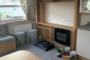 3 Bed Cabin - Sleeps 6 - Wifi, Free Parking, Pets