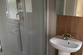 3 Bed Cabin - Sleeps 6 - Wifi, Free Parking, Pets