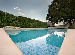 Villa Mima Pool Retreat