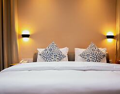 Momo's Hotel