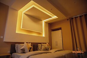 Momo's Hotel