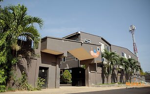 Momo's Hotel