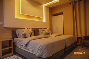 Momo's Hotel