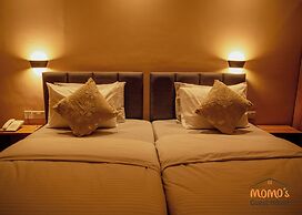 Momo's Hotel