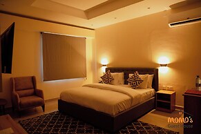 Momo's Hotel