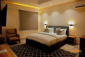 Momo's Hotel