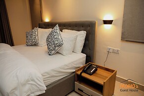 Momo's Hotel