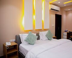 Momo's Hotel