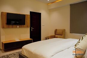 Momo's Hotel
