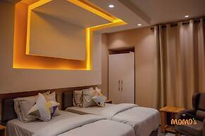 Momo's Hotel
