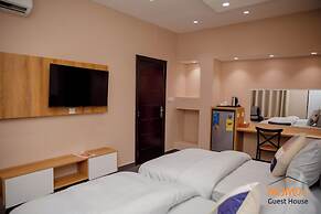 Momo's Hotel