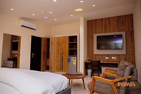 Momo's Hotel