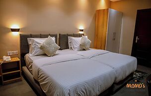 Momo's Hotel