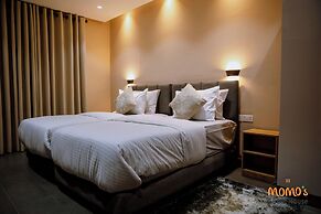 Momo's Hotel