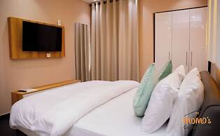 Momo's Hotel