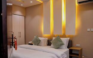 Momo's Hotel