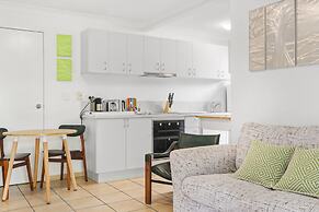 Spacious 1-bed Unit With Outdoor Patio Dining