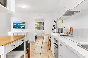 Spacious 1-bed Unit With Outdoor Patio Dining