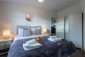 The Elderns Spacious 2BR Netflix Parkingshops
