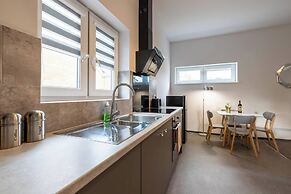 The Elderns Spacious 2BR Netflix Parkingshops