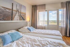 2 Person Apartment With Island View