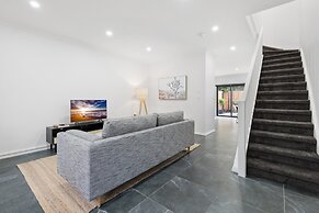 Sleek 2-bed Terrace Near Local Parks