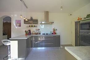 Villa With Clime and Private Pool