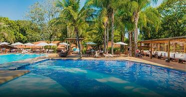 Clara Dourado Resorts