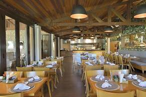 Clara Dourado Resorts