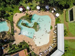 Clara Dourado Resorts