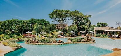 Clara Dourado Resorts
