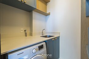 Apts in Building w/ Pool 120 m From the Beach - LTT