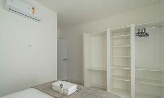 Apts in Building w/ Pool 120 m From the Beach - LTT