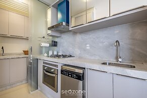 Apts in Building w/ Pool 120 m From the Beach - LTT