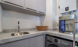 Apts in Building w/ Pool 120 m From the Beach - LTT