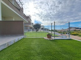 Air-conditioned, in Residence, With Pool and Patio