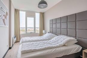 4-person Apartment With Island View