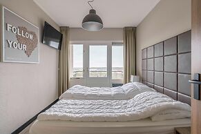 4-person Apartment With Island View