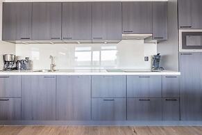 4-person Apartment With Island View