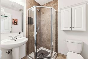 Charming Basement Suite With Parking & Laundry